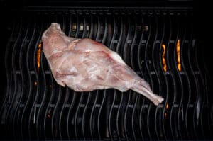 Wildschweinkeule auf dem Grill