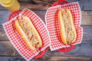 Hot Dogs im New York Style zubereiten