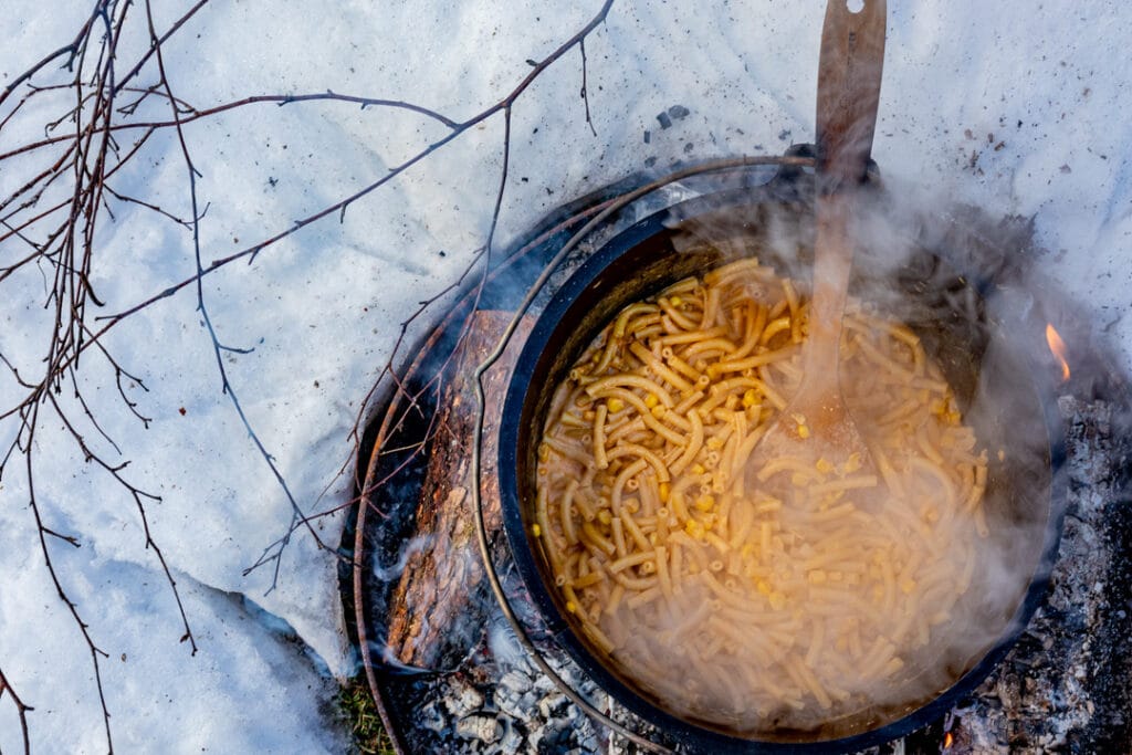 Mac and Cheese im Dutch Oven