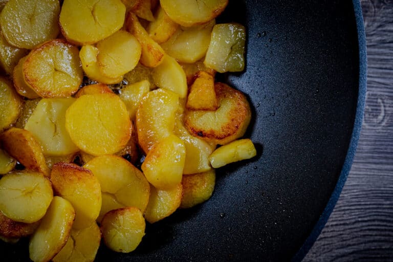 Knusprige Bratkartoffel (mit Omas geheimen Tricks) | Futterattacke.de