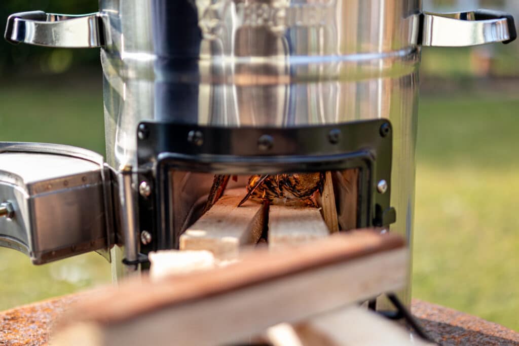 Raketenofen Brennkammer mit Holz