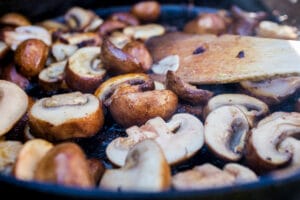 Champignons braten