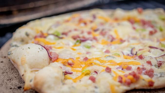 Flammkuchen auf dem Grill