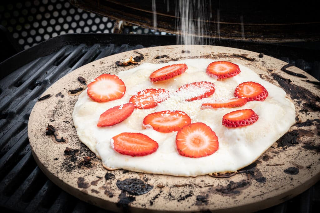 Weiße Schokolade auf dem Flammkuchen