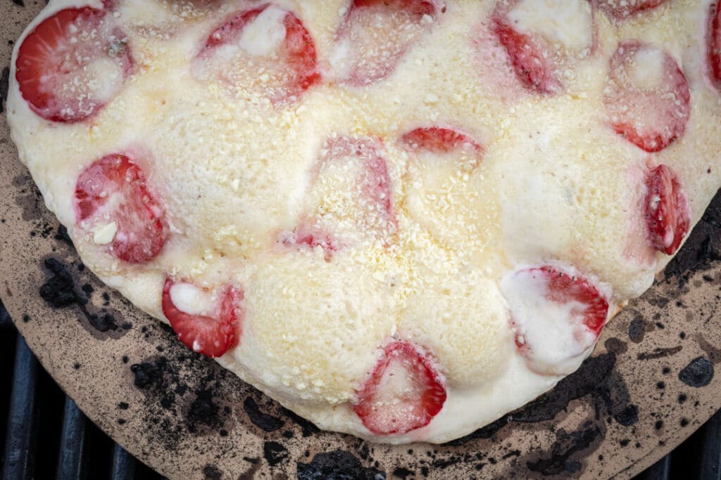 Süßer Flammkuchen mit Erdbeeren