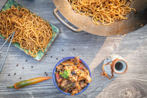 Rindfleisch Sichuan Art mit Mie Nudeln aus dem Wok