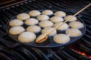 Poffertjes drehen