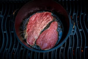 Fleisch anbraten im Dutch Oven