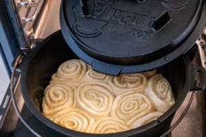 Zimtschnecken im Dutch Oven