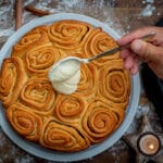 Zuckerguss und Frosting für die Zimtschnecken