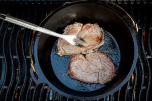 Rindfleisch anbraten im Dutch Oven