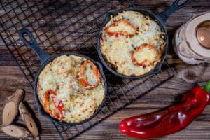 Pfannenbrot mit Paprika und Zwiebeln